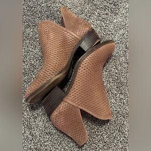 Lucky Brand Baley Suede Perforated Booties Size 8M Cedar